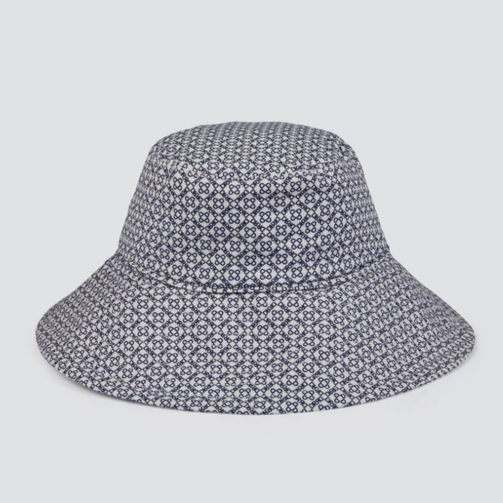 De rococo bucket hat